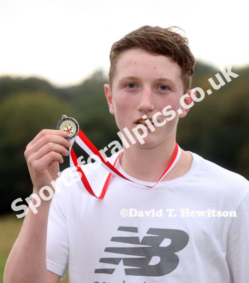 Zak Miller (Trafford AC) ran the fast leg in the under-17 men ERRA Natioanl Athletes Road Relay. Photo: David T. Hewitson/Sports for All Pics